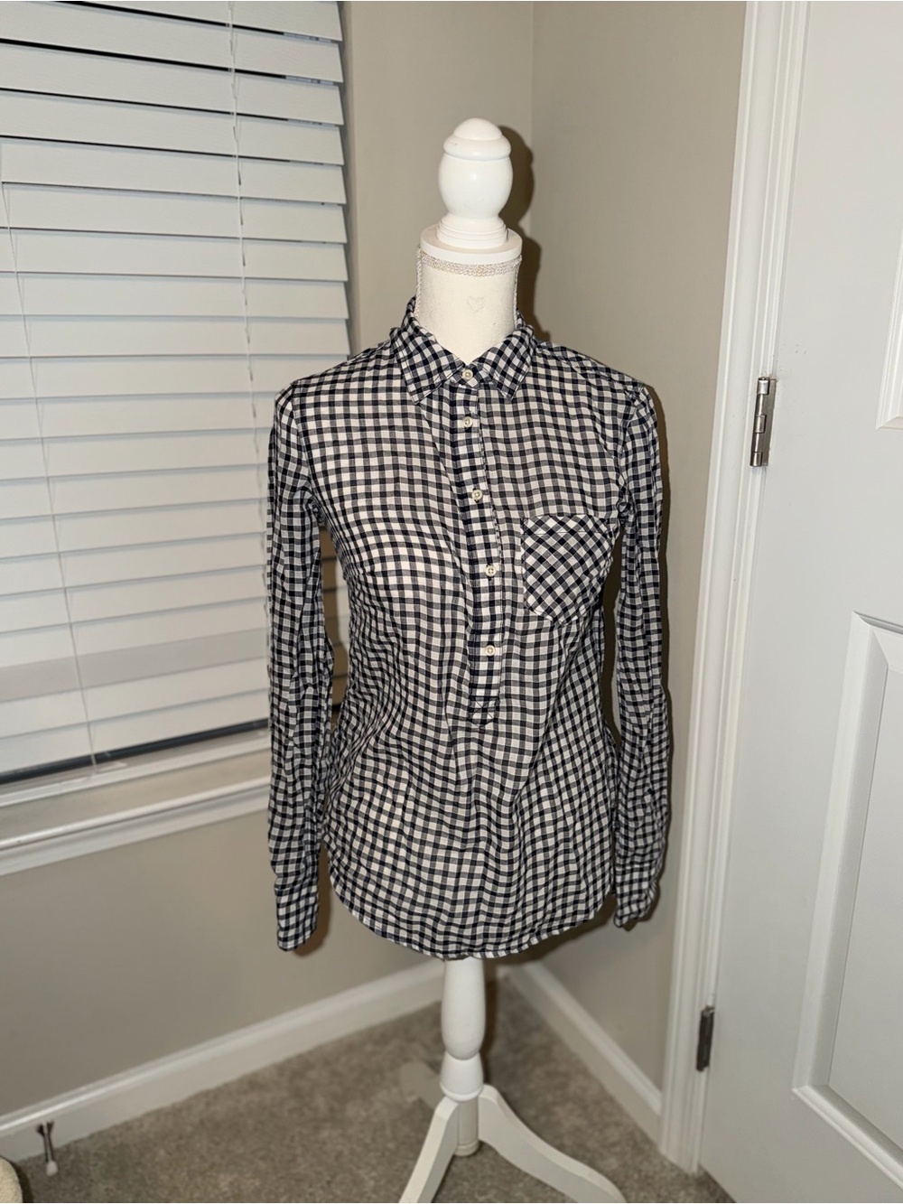 Classic Black and White Gingham Button-Down Shirt - Casual Long Sleeve